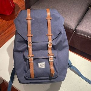 HERSCHEL LITTLE AMERICA NAVY BACKPACK